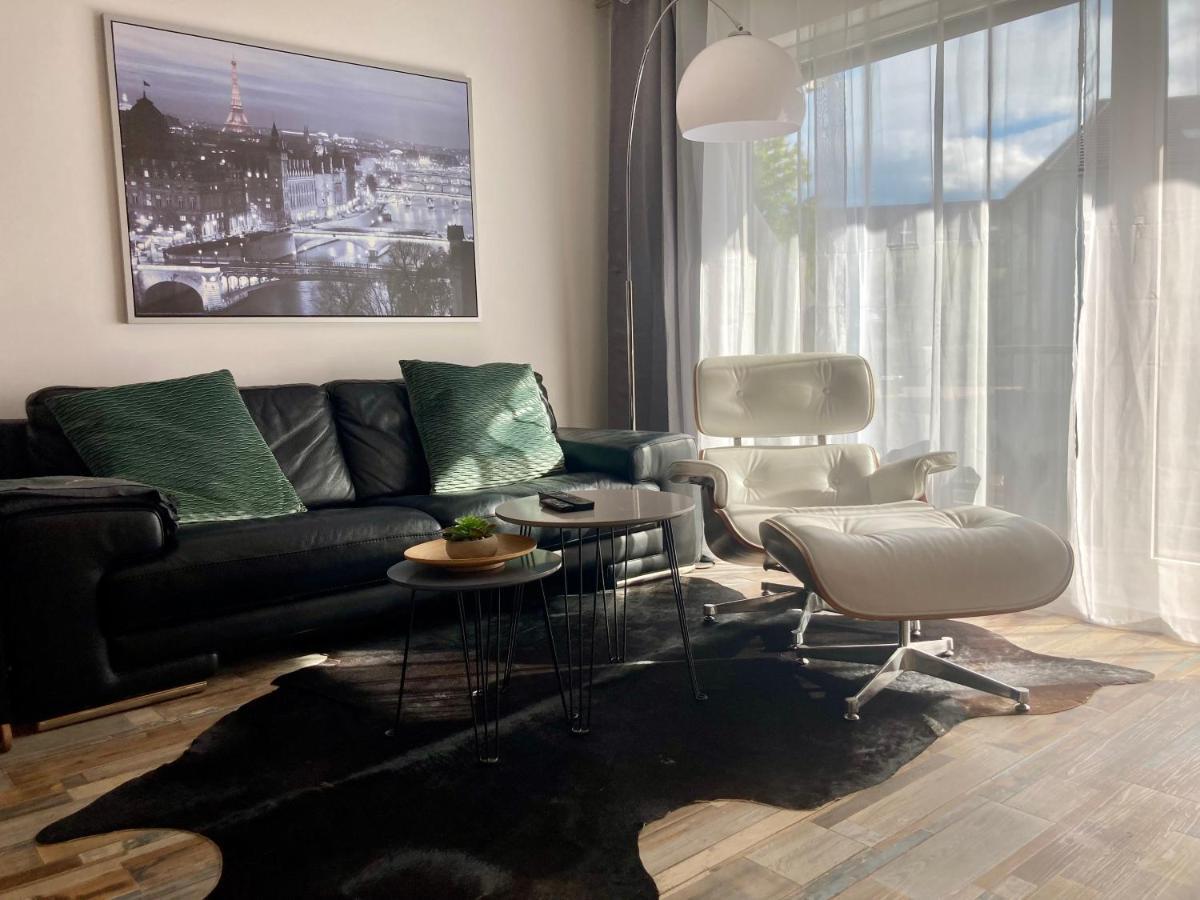 Living At Saarpartments -Adultsonly- 2 Bedrooms, Kitchen - Business & Holiday Apartments For Long- And Short Term Stay, 3 Min To Train Station, Secure E-Bike Parking! Sarrebruck Extérieur photo
